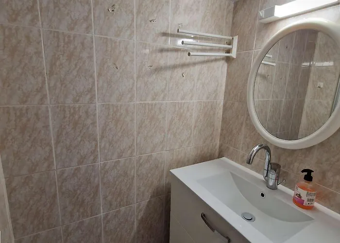 Lumineux, Piscine, Proche Et Commerces - Fr-1-387-168 *